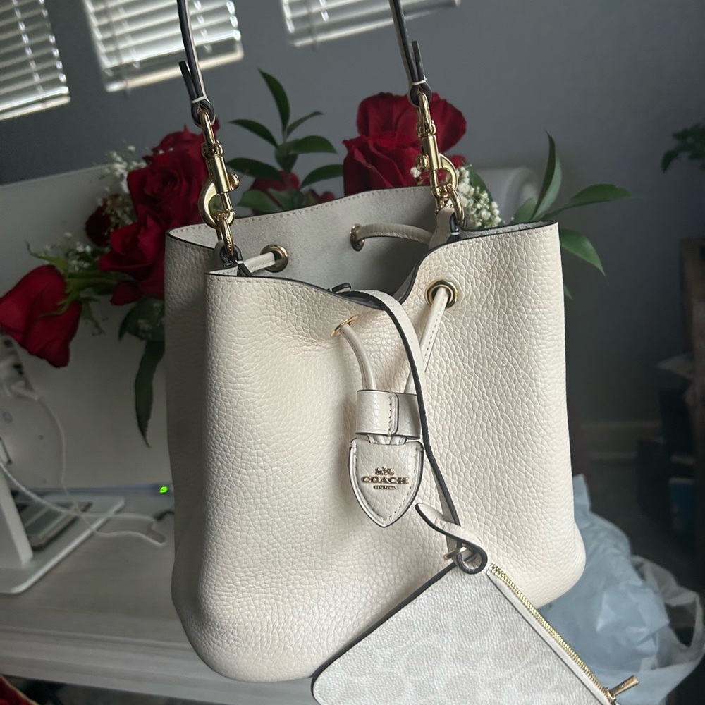 Coach Off-White Leather Shoulder Bag
